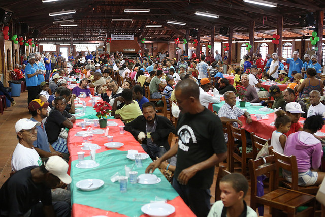 Populao de rua comemora Natal na Parquia So Judas Tadeu.Foto:Denio Simoes.