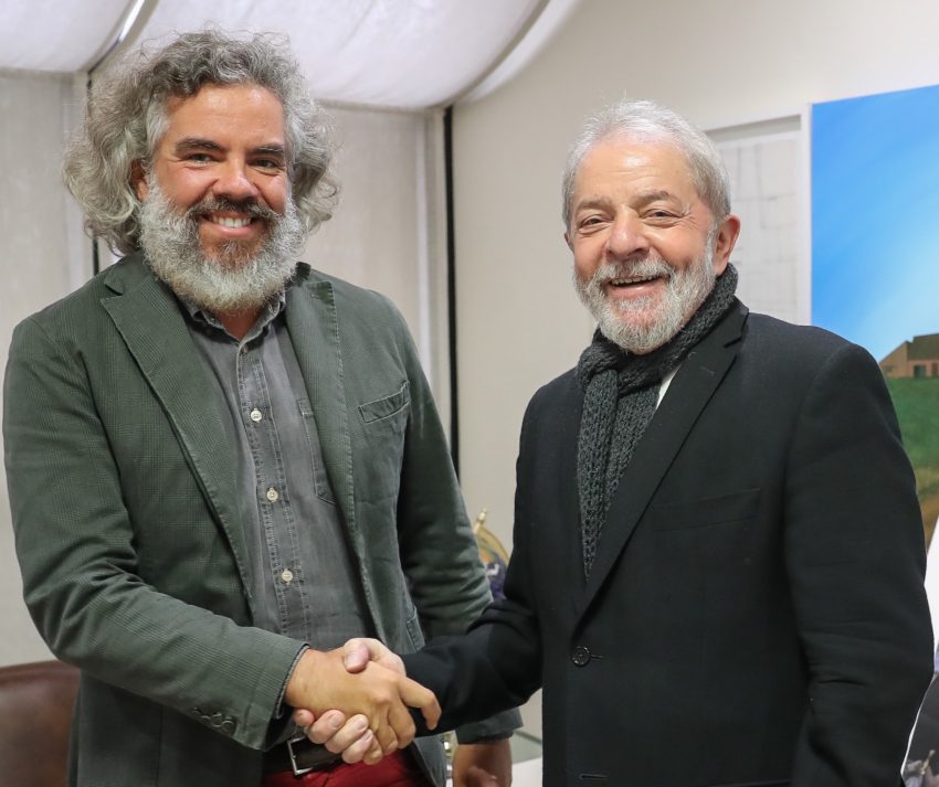 Ex-presidente Lula recebe convite para exposio Farida, um Conto Srio do fotgrafo Mauricio Lima.Foto: Ricardo Stuckert