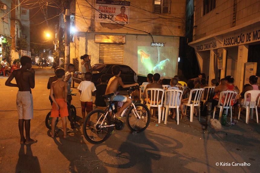 ?Cinema no Beco? pelo musico Bhega Silva.Texto e fotos de K?tia Carvalho.