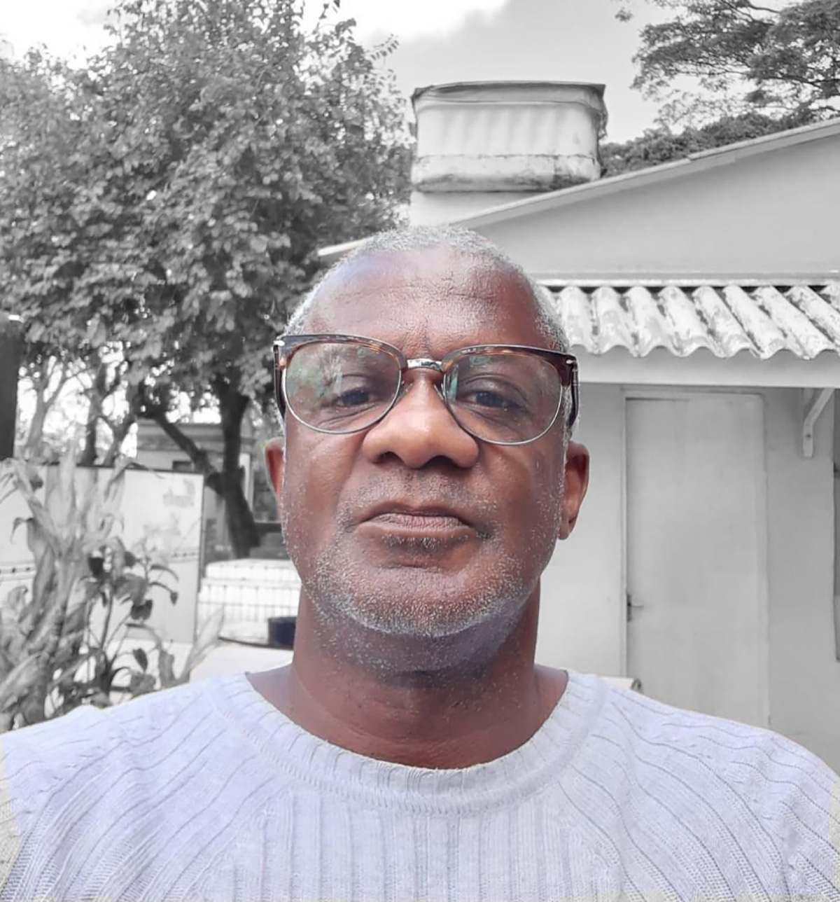 https://piaui.folha.uol.com.br/historia-do-coveiro-filosofo/