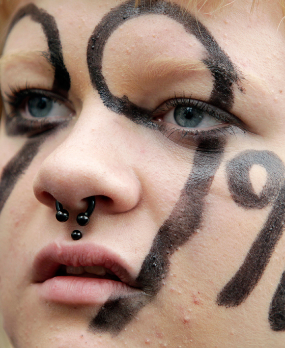 "Ocupar" o movimento se espalha Wall Street - foto: Genevieve Ross / Associated Press)