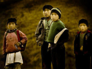 Premio Latinoamericano de Fotograf?a Centro Latinoamericano de Fotograf?a - Foto:Julio Hardy, 2011, "Los Ni?os Invisibles"