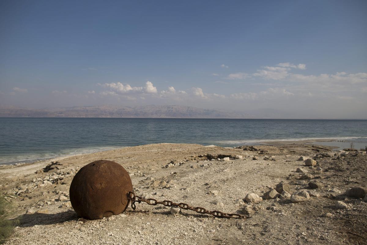O decl?nio dos n?veis de ?gua no Mar Morto.Foto:Abir Sultan / EPA)