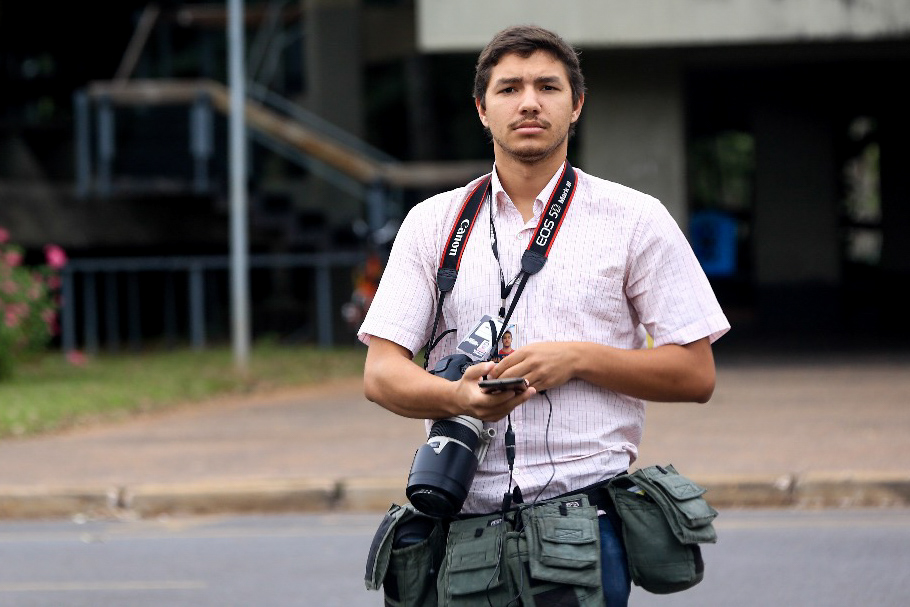  Hoje! Exposio: Caminhos do fotojornalismo. do Fojornalista Myke Sena. pelo Projeto Artista do Bairro   Abertura: Dia 16 de Maio de 2018, s 20h.  Local: Galeria Olho de guia (CNF 01, Edifcio Praiamar, Loja 12  Taguatinga Norte)