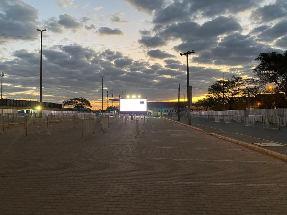 https://g1.globo.com/df/distrito-federal/o-que-fazer-no-distrito-federal/noticia/2021/06/19/cinema-de-graca-cine-drive-in-nas-cidades-volta-circular-pelo-df-a-partir-deste-sabado-de-graca.ghtml