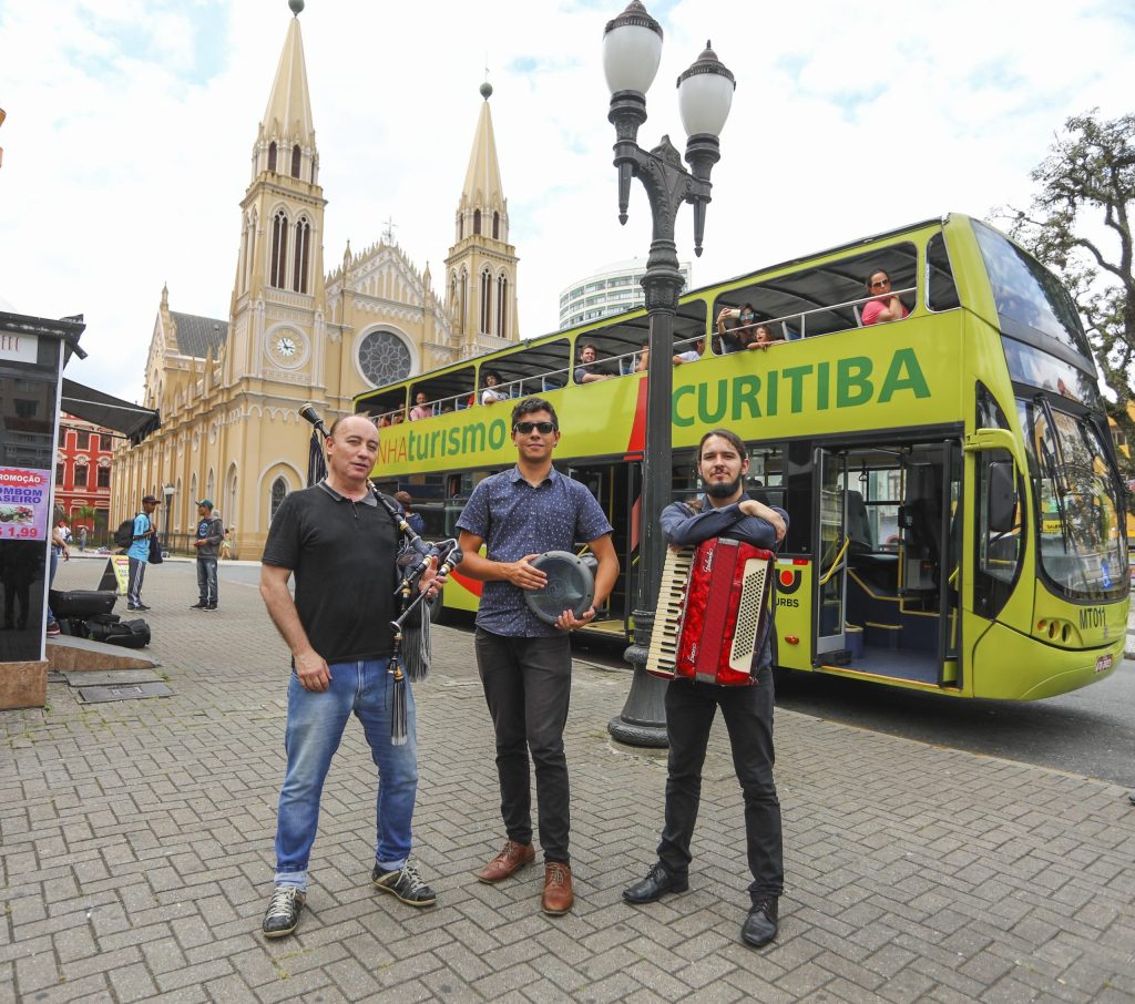 Aprovado projeto que regulamenta apresentação artística em transporte público; texto vai à Câmara. Foto: Daniel Castellano (SMCS / Prefeitura de Curitiba)