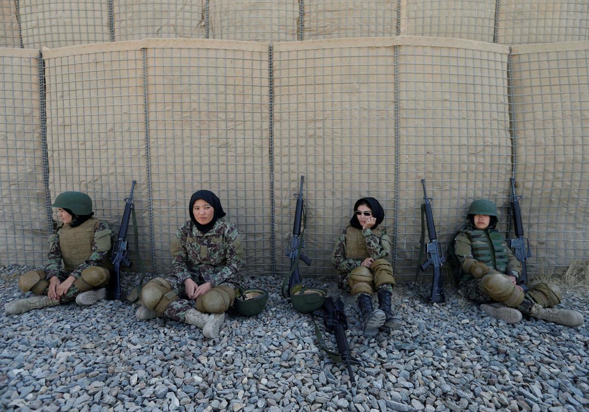 Treinar soldados mulheres do Afeganistão.Fotos:Mohammad Ismail / Reuters)