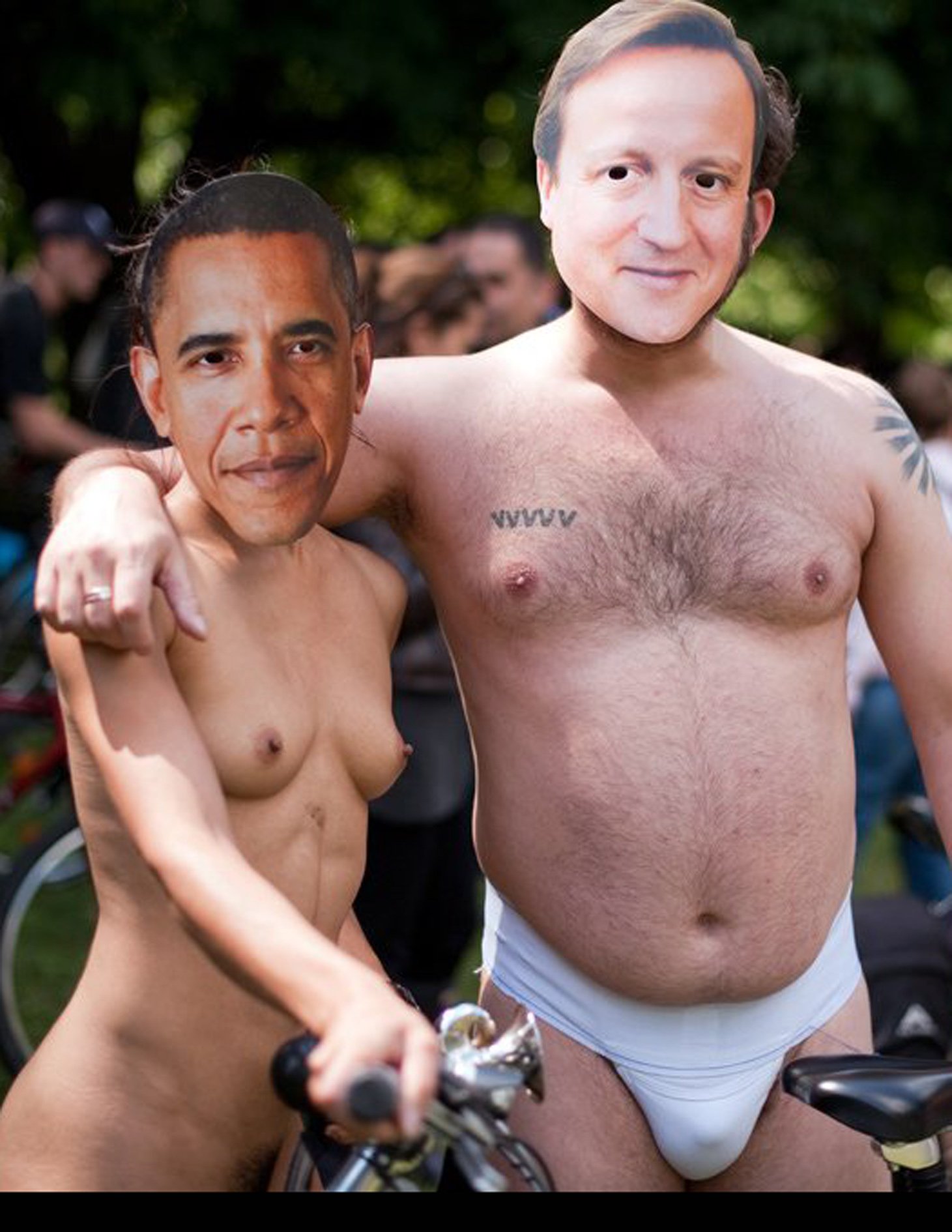 A ?World Naked Bike Ride? ? uma campanha global de protestos contra os perigos que os ciclistas enfrentam nas ruas - Foto: AFP PHOTO/Leon Neal